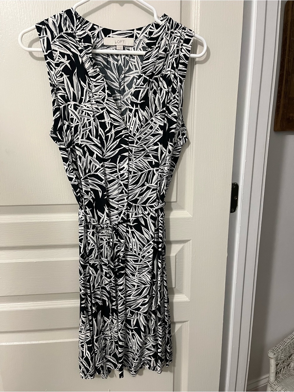 LOFT Black and White Leaf-Print Sleeveless Midi Dress